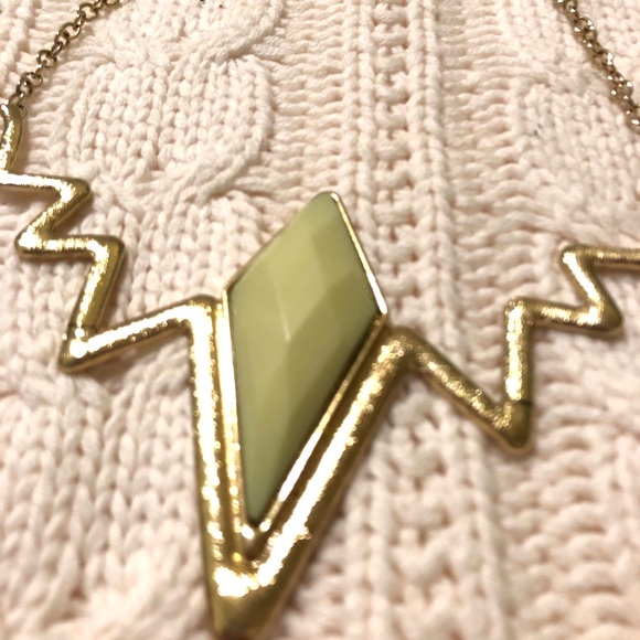 Gold zig zag necklace - Picture 3 of 3